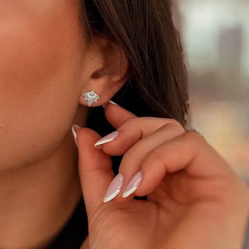 Brinco de Prata Flor de Lótus Maori