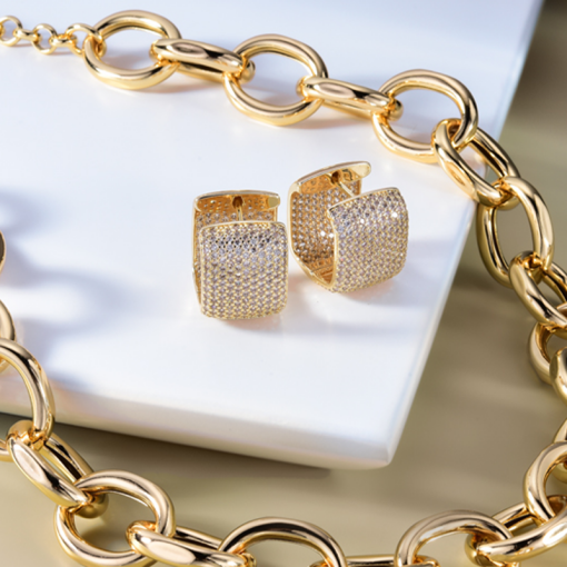Argola quadrada craveja em microzircônias