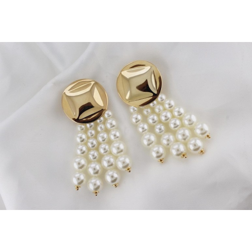 BRINCO CHAPA COM PÉROLAS PENDURADAS