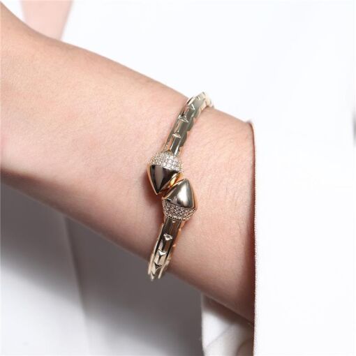BRACELETE SNAKE ONDULADA CABEÇA CRAVEJADA DOURADO