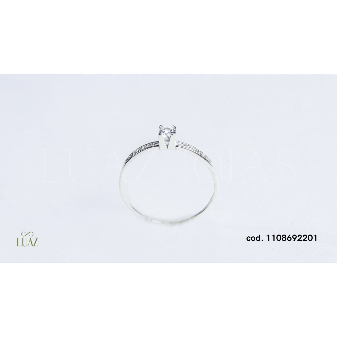 Anel Solitario Cravejado no Aro