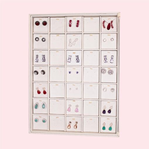 BANDEJA COM 35 TAGS S/ TAMPA PARA COLARES, BRINCOS E BERLOQUES