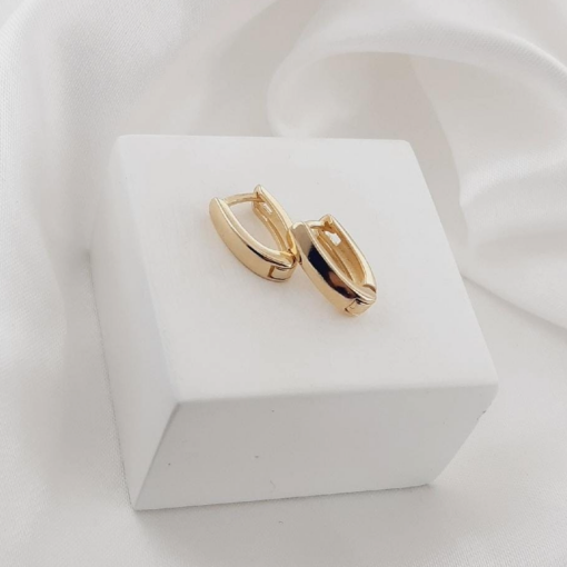 Brinco dourado de argola oval articulada
