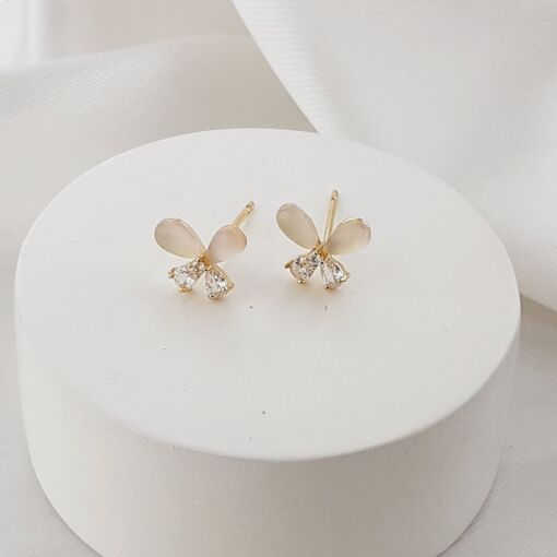 Brinco dourado Borboleta com zircônia.