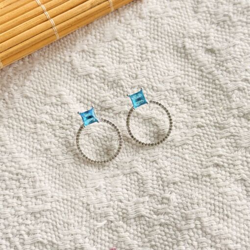 Brinco Circulo com Zirconia Azul de Prata