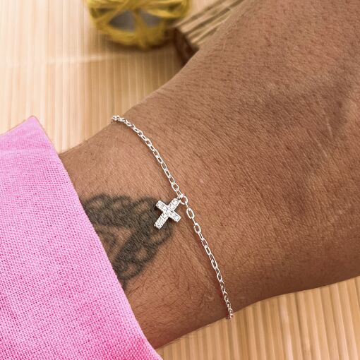 Pulseira com Pingente de Cruz de Prata