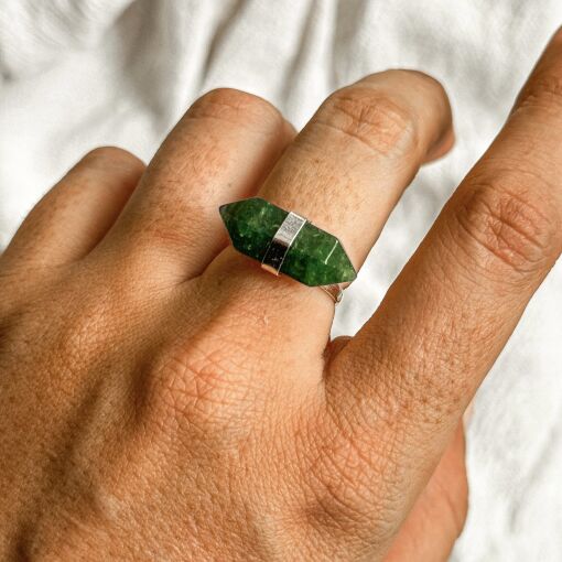 Anel Bite com Pedra Quartzo Verde de Prata