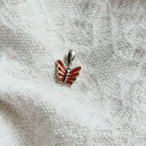 Pingente Borboleta com Pedra Coral de Prata
