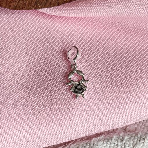 Berloque Menina de Prata Envelhecida