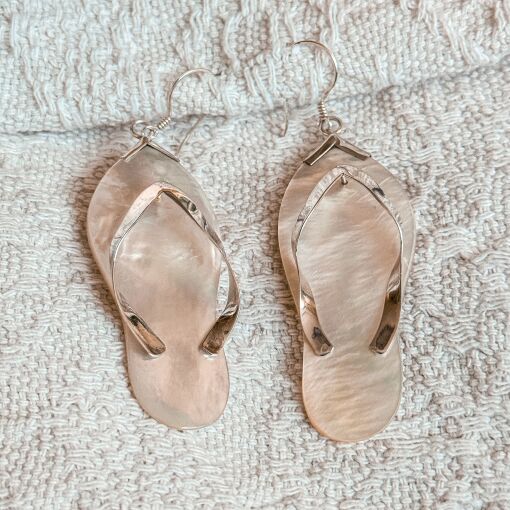 Brinco Chinelo em Madreperola de Prata