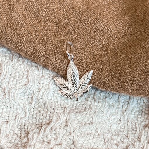 Pingente Cannabis de Prata
