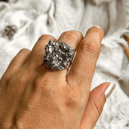 Anel de Prata com Pedra Pirita Bruta
