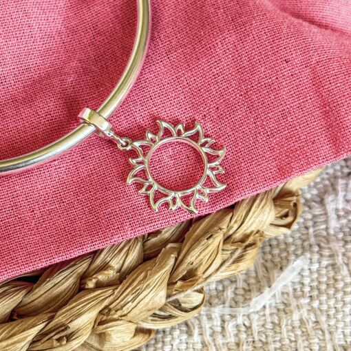 Berloque Sol Vazado de Prata M2