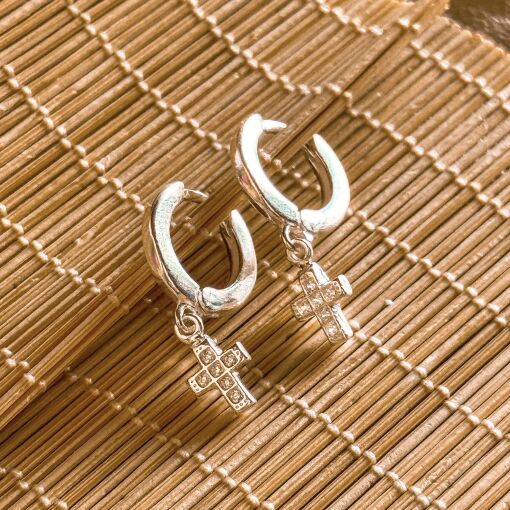 Argolinha de prata com Pingente Cruz com Zirconias 1,0cm