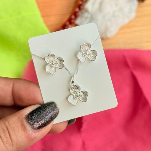 Brinco e Corrente com Pingente Flor de Prata G