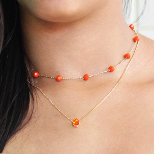 Gargantilha choker com pedras redondas na cor living coral