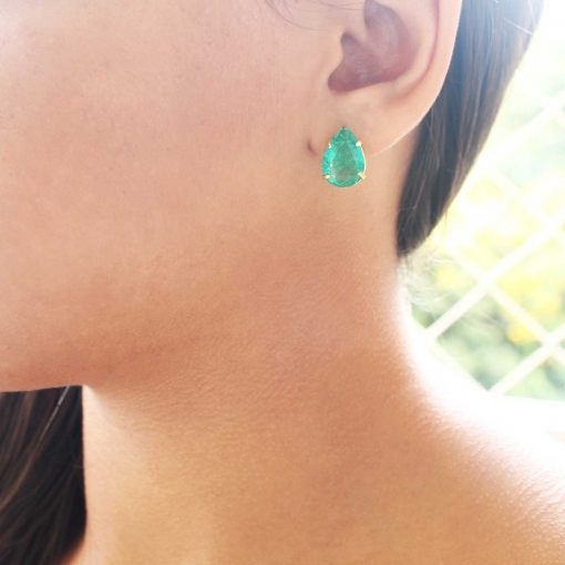 Brinco de pedra em gota médio