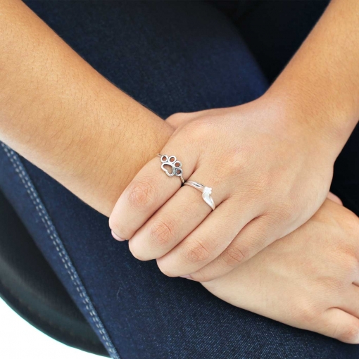 Anel de prata patinha lisa vazada com detalhe envelhecido