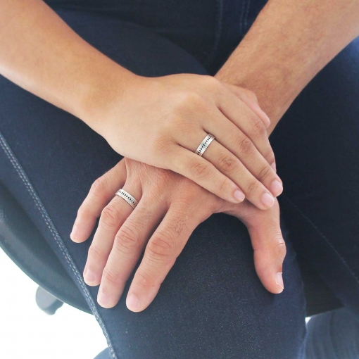 Anel de prata estilo aliança com trabalho envelhecido