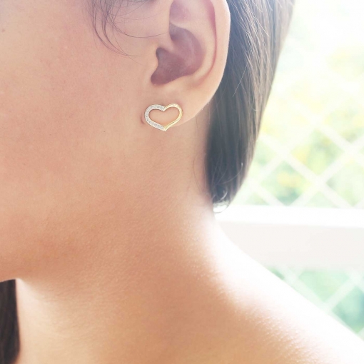 Brinco de coração metade com microzircônias e ródio