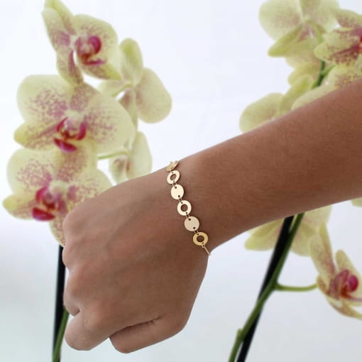 Pulseira com círculos lisos e vazados alternados