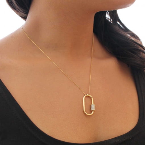 Pingente oval com abotoador de micro zircônias