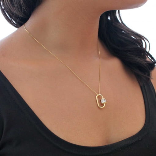 Pingente oval menor com abotoador de zircônias