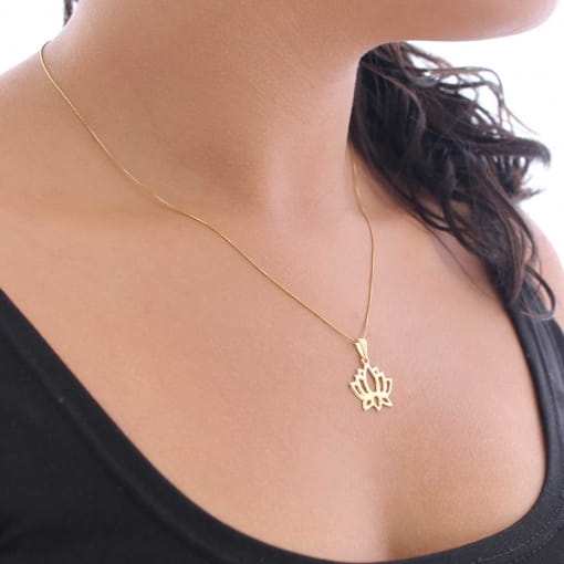 Pingente de flor de lótus lisa e vazada