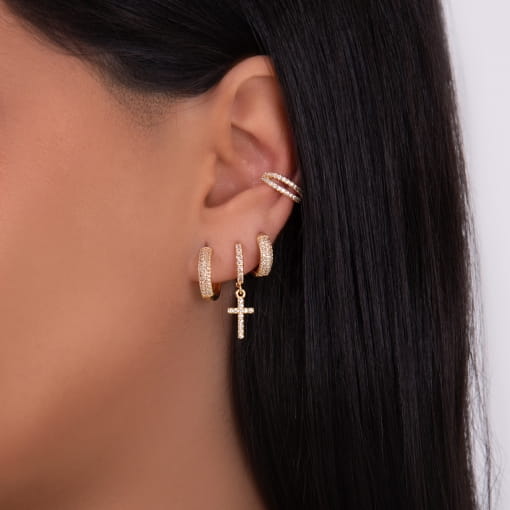 Piercing fake com carreiras de zircônias separadas ao centro