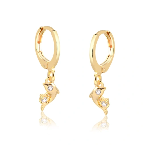 Brinco argola folheado pingente de golfinho com pequena zircônia