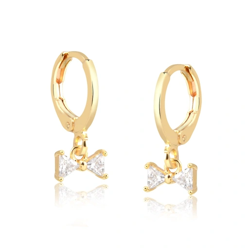 Brinco argola com pingente design de um laço com zircônias