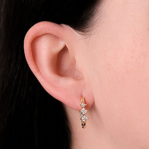 Brinco argola folheada fechada trava click e com zircônias