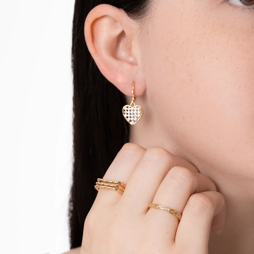 Brinco argola folheado pingente coração com zircônias espaçadas