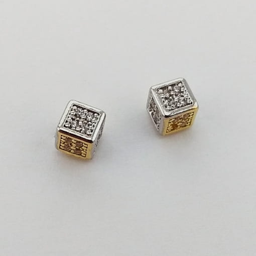 Brinco Stud dado Com Zircônias