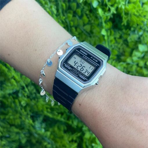 RELOGIO CASIO STANDARD DIGITAL PRETO E PRATEADO