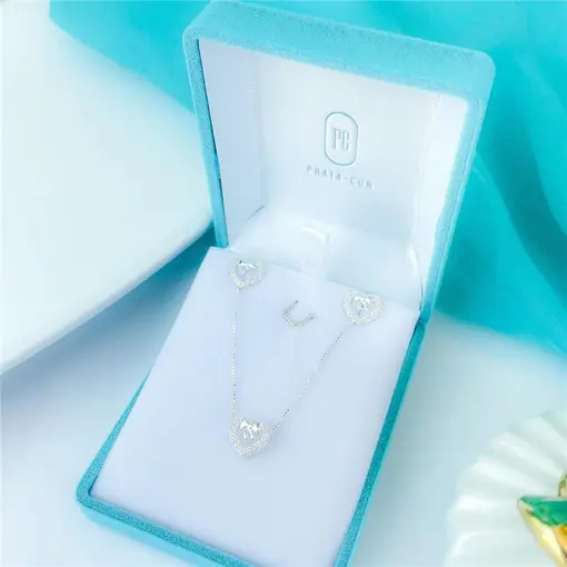 CONJUNTO CORAÇÃO COM LAÇO + CAIXA DE VELUDO