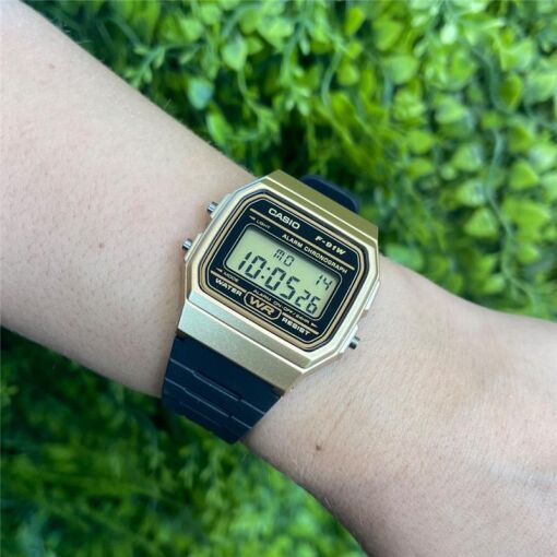 RELOGIO CASIO STANDARD DIGITAL PRETO E DOURADO