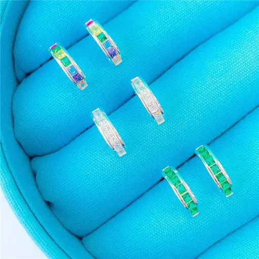 BRINCO MEIA ARGOLA BAGUETE ESMERALDA