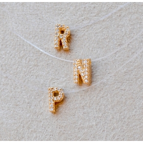 COLAR DE FIO DE NYLON COM PINGENTE DE LETRAS CRAVEJADAS 45CM