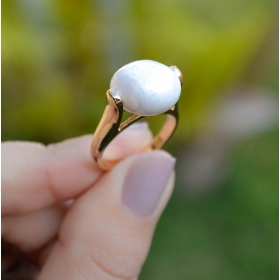 ANEL COM PÉROLA SHELL