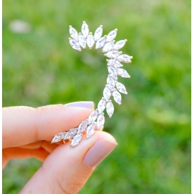 BRINCO EAR CUFF COM ZIRCÔNIAS NAVETE SOLITÁRIO