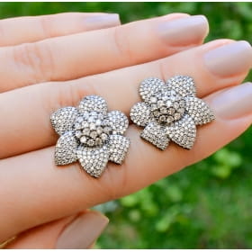 Brinco Floral Com Micro Zircônias