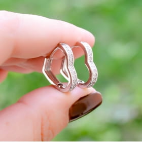ARGOLA CORAÇÃO CRAVEJADA COM ZIRCÔNIAS G