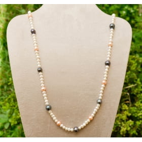 COLAR DE PÉROLAS NATURAIS COM PÉROLAS COLORIDAS 80CM