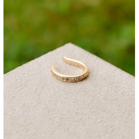 PIERCING CRAVEJADO COM ZIRCÔNIAS