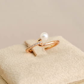 ANEL CRAVEJADO COM ZIRCÕNIAS E PÉROLA SHELL 5MM