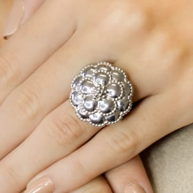 ANEL FLOR EM METAL