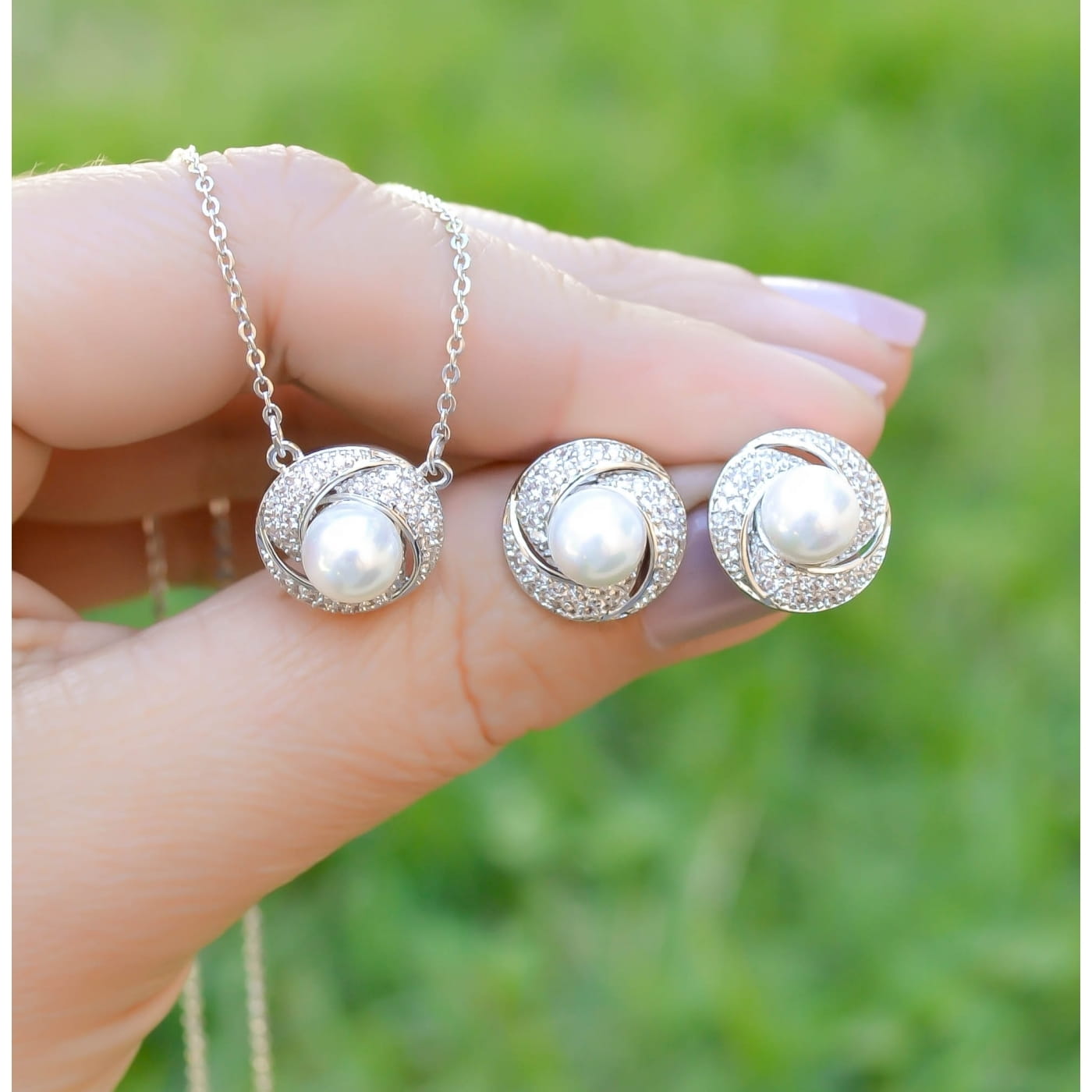 CONJUNTO DE BRINCO E COLAR CRAVEJADO DE MICRO ZIRCÔNIAS E PÉROLA
