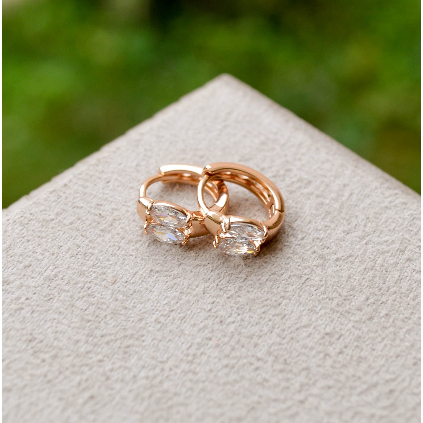 ARGOLA COM ZIRCÕNIAS