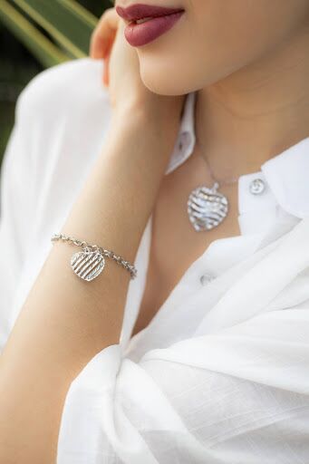 Looks de inverno: como as semijoias podem complementá-los!